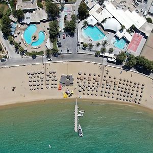 Far Out Beach Club Resort & Camping